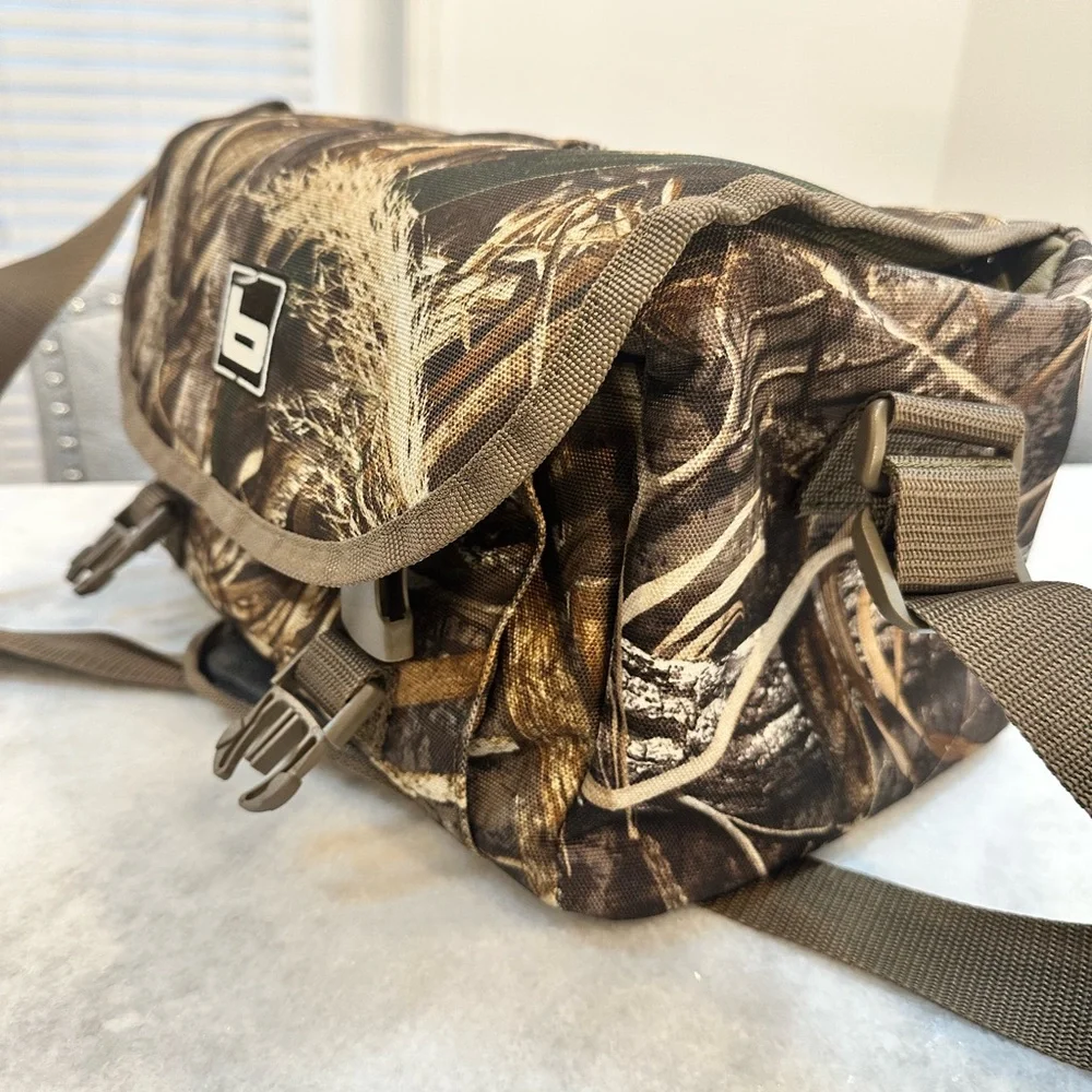 Air Blind Bag | Hunter’s Choice Bag with Strap and multiple compartments.